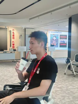 工作之间，喝杯咖啡的片刻。