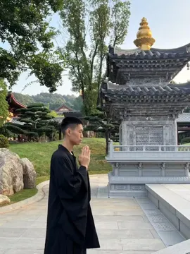 祖仁泽在寺院小住时的照片