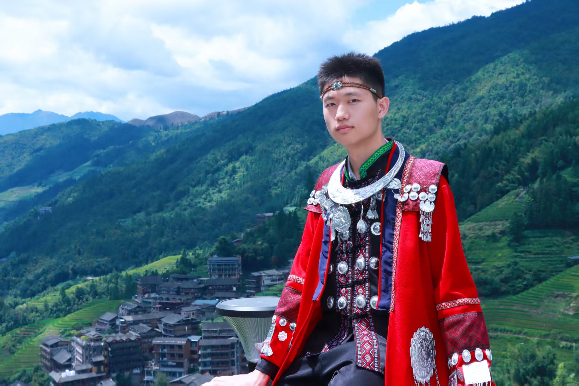 外出旅行 · 民族服装体验